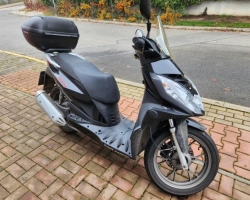 Skůtr 125 s 6800km najeto