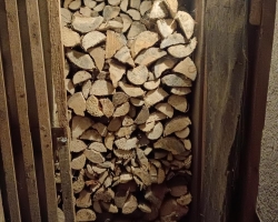 Měkké štípané dřevo 33 cm 