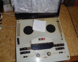 Prodám magnetofon B4 retro